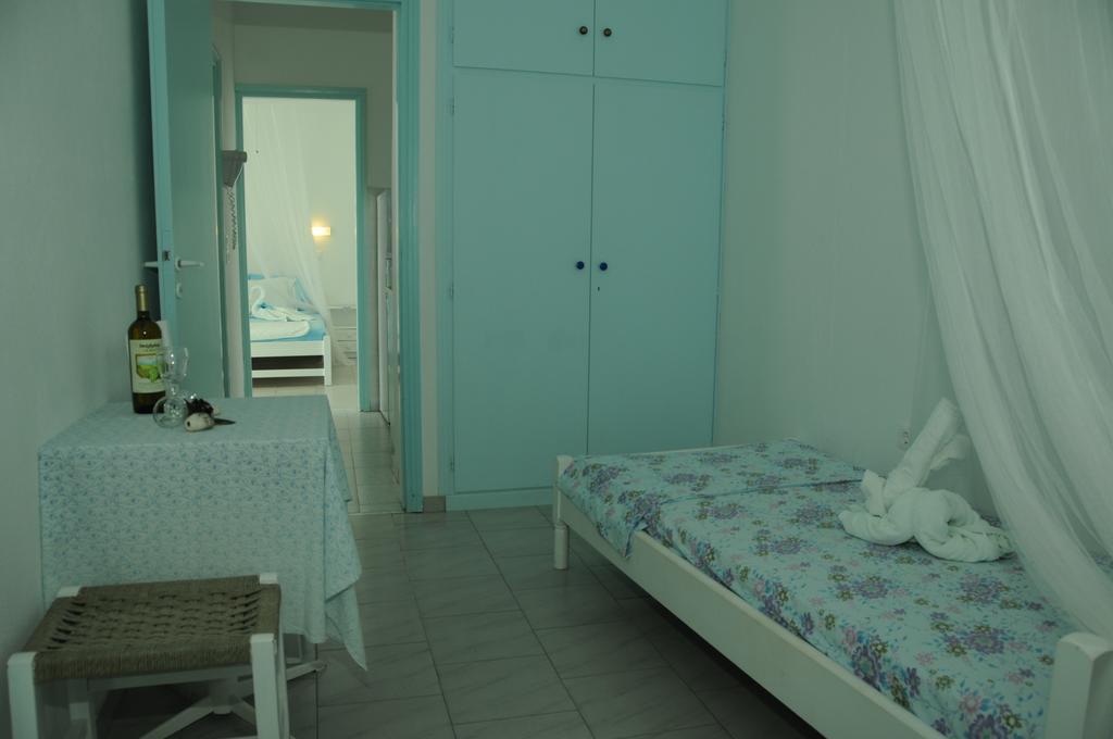Paroscarmel Studio-Apartment Logaras Zimmer foto